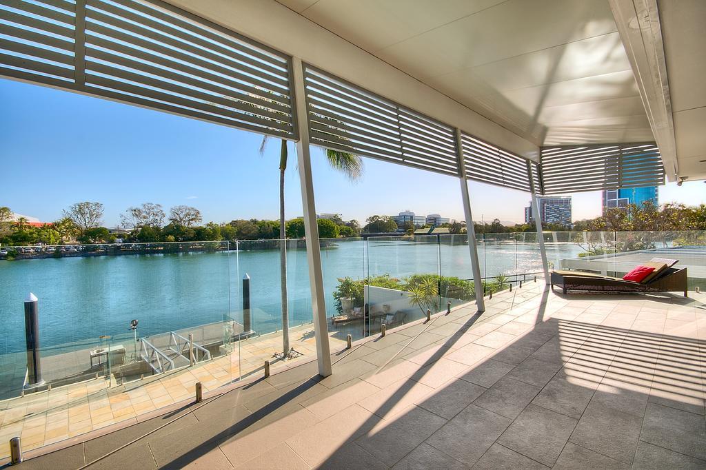 Surfers Paradise Escape - Waterfront House