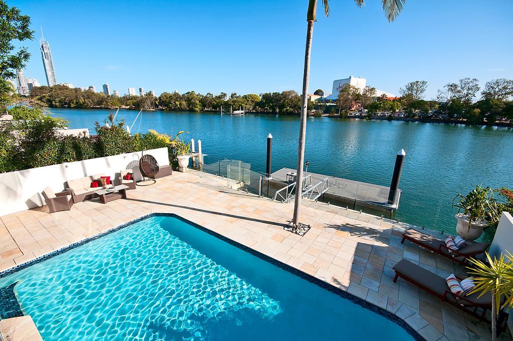 Surfers Paradise Escape - Waterfront House Holiday home Gold Coast