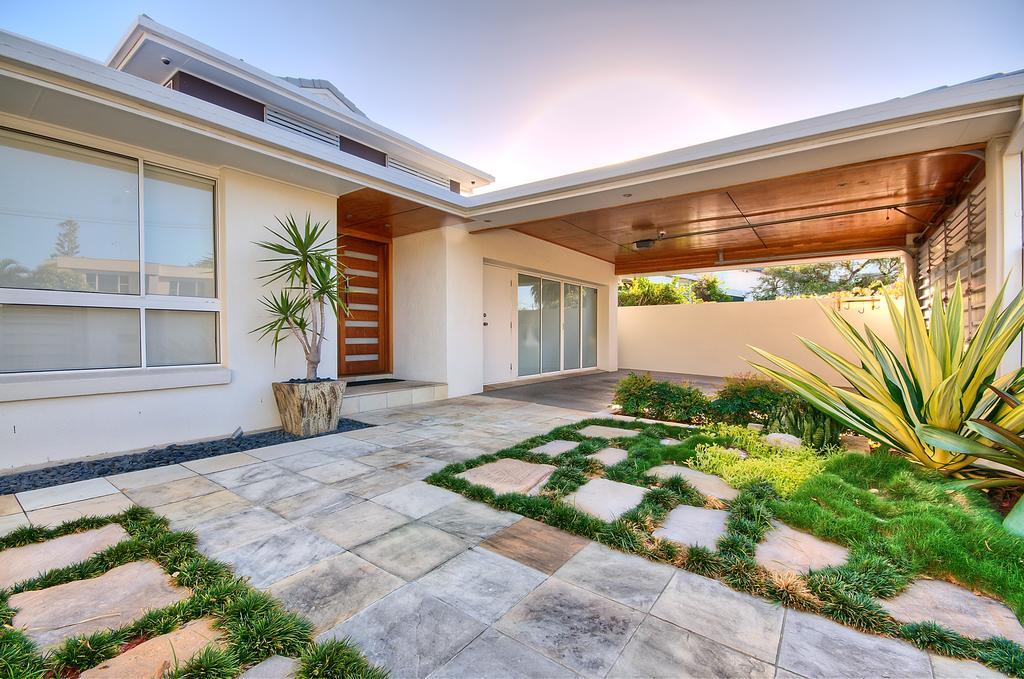 Holiday home Surfers Paradise Escape - Waterfront House *