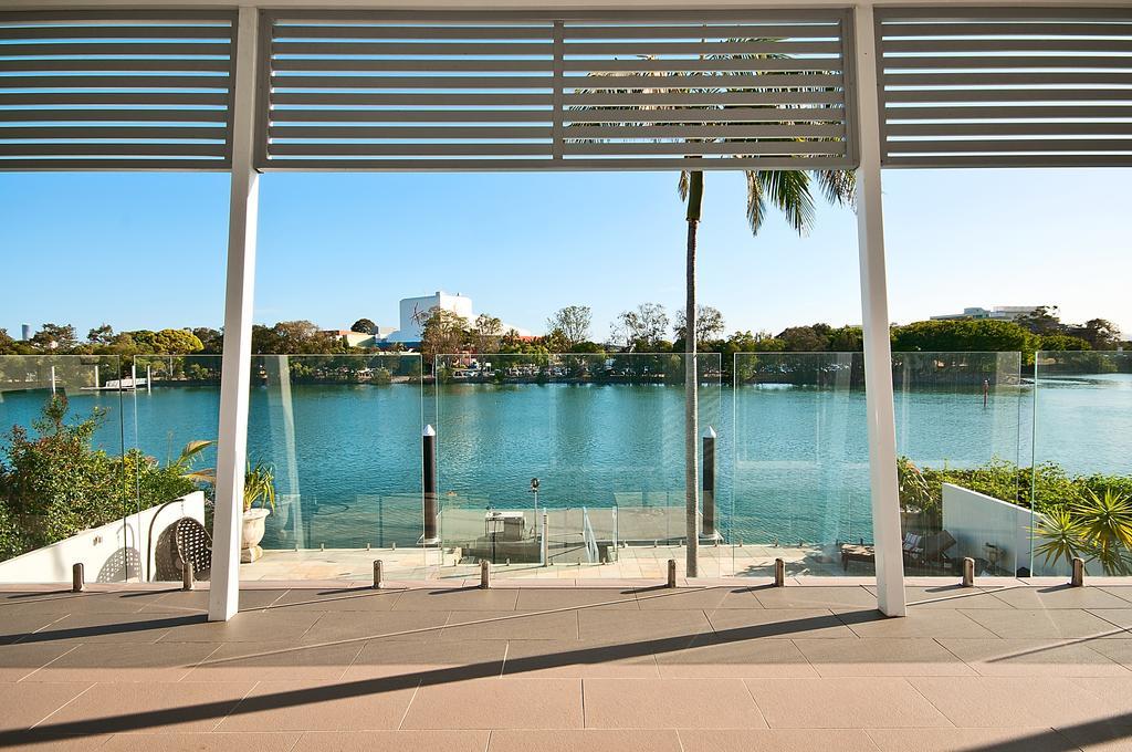 Surfers Paradise Escape - Waterfront House Holiday home *