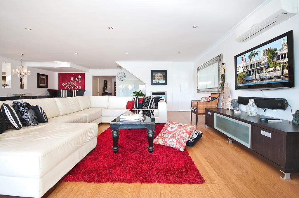 Surfers Paradise Escape - Waterfront House Gold Coast