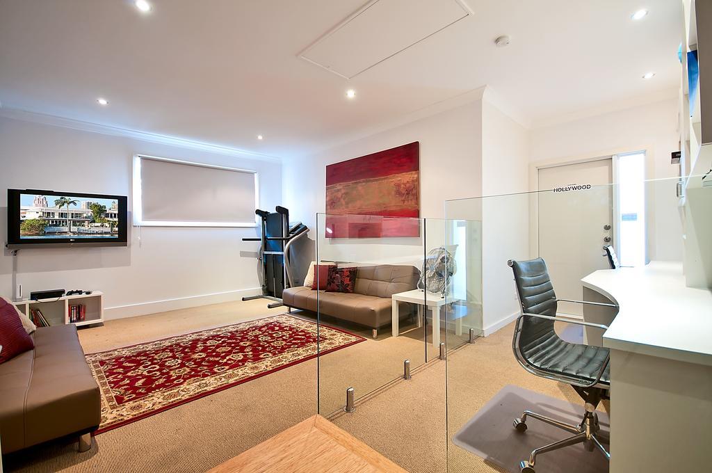 Surfers Paradise Escape - Waterfront House Holiday home