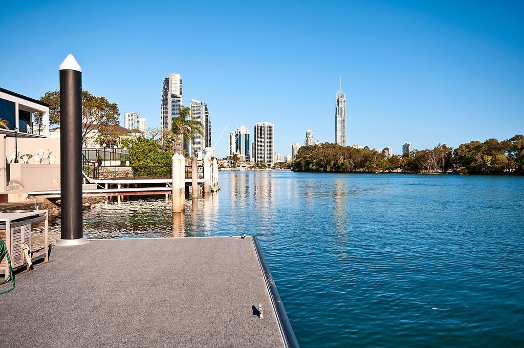Surfers Paradise Escape - Waterfront House Gold Coast