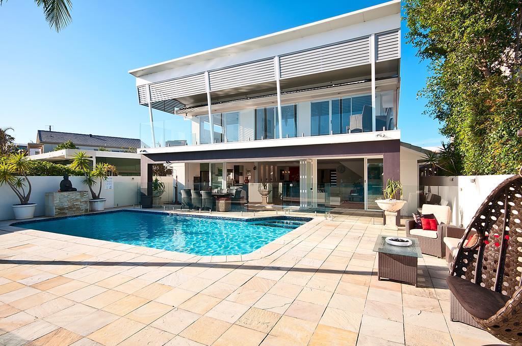 Surfers Paradise Escape - Waterfront House