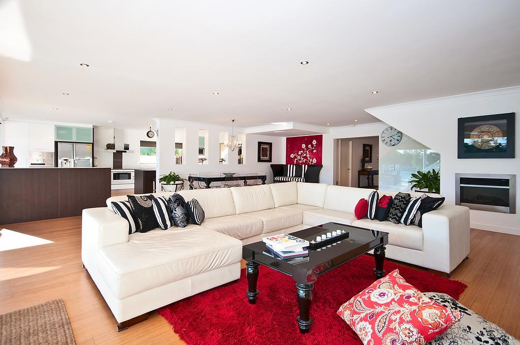 Surfers Paradise Escape - Waterfront House Holiday home *