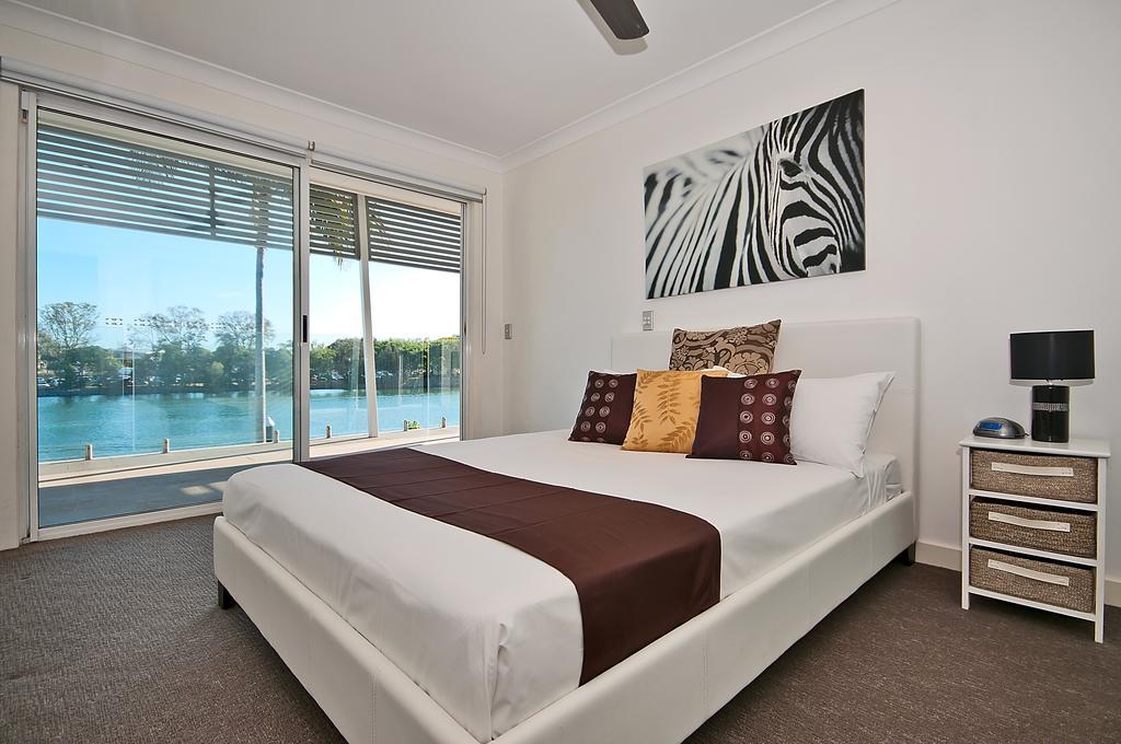 Surfers Paradise Escape - Waterfront House Holiday home Gold Coast