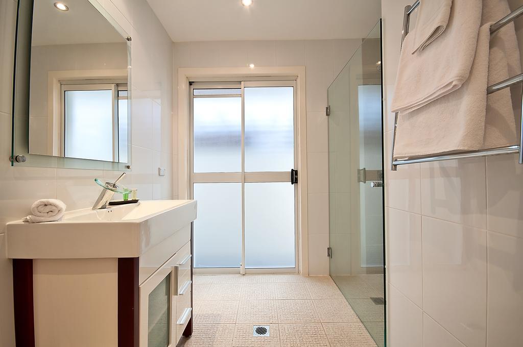 Surfers Paradise Escape - Waterfront House Holiday home