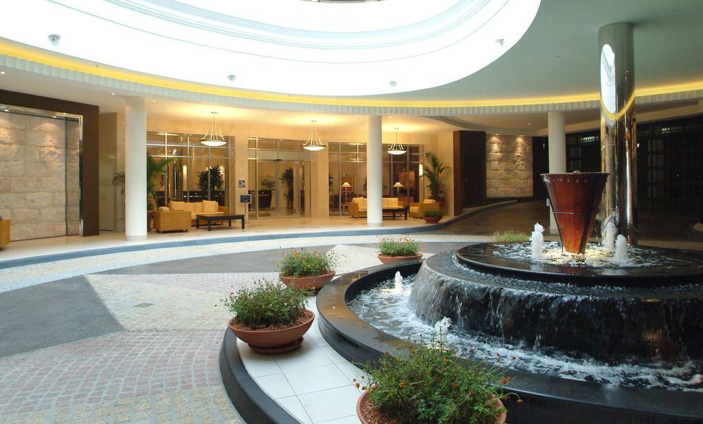 Chevron Renaissance - Hr Surfers Paradise