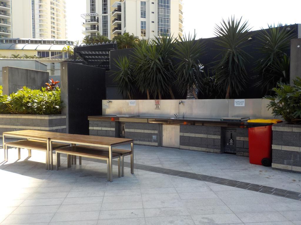 Circle On Cavill - Hr Surfers Paradise Apartment