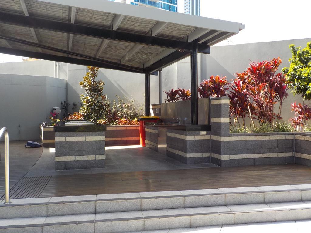 Circle On Cavill - Hr Surfers Paradise