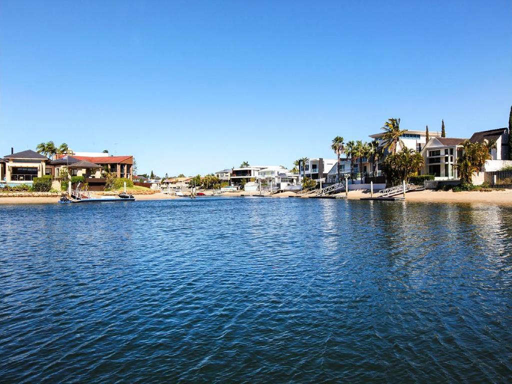 Luxury Waterfront Guest house