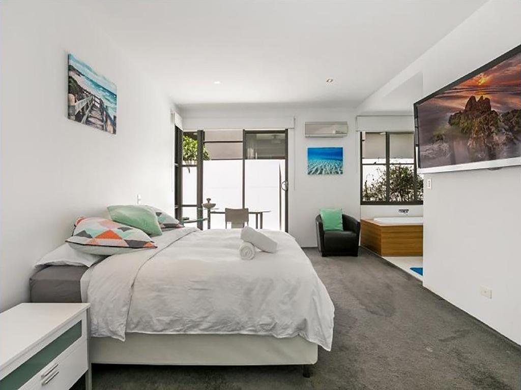 Luxury Waterfront Guest house