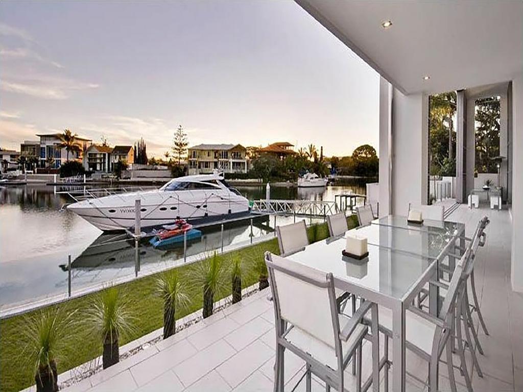 Luxury Waterfront Guest house Gold Coast