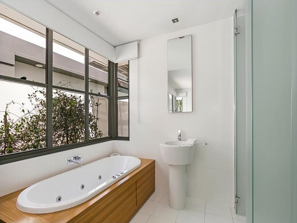 Luxury Waterfront Guest house Gold Coast