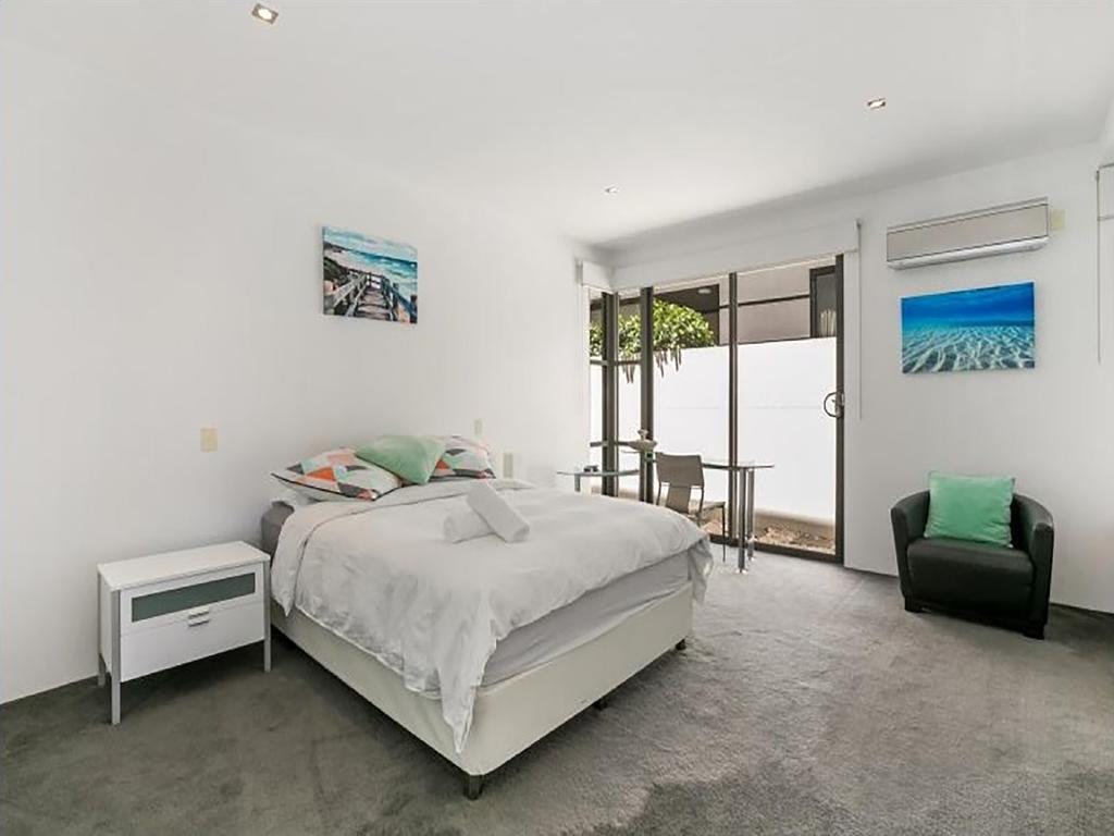 Luxury Waterfront Guest house Gold Coast