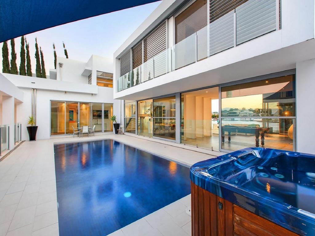 Luxury Waterfront