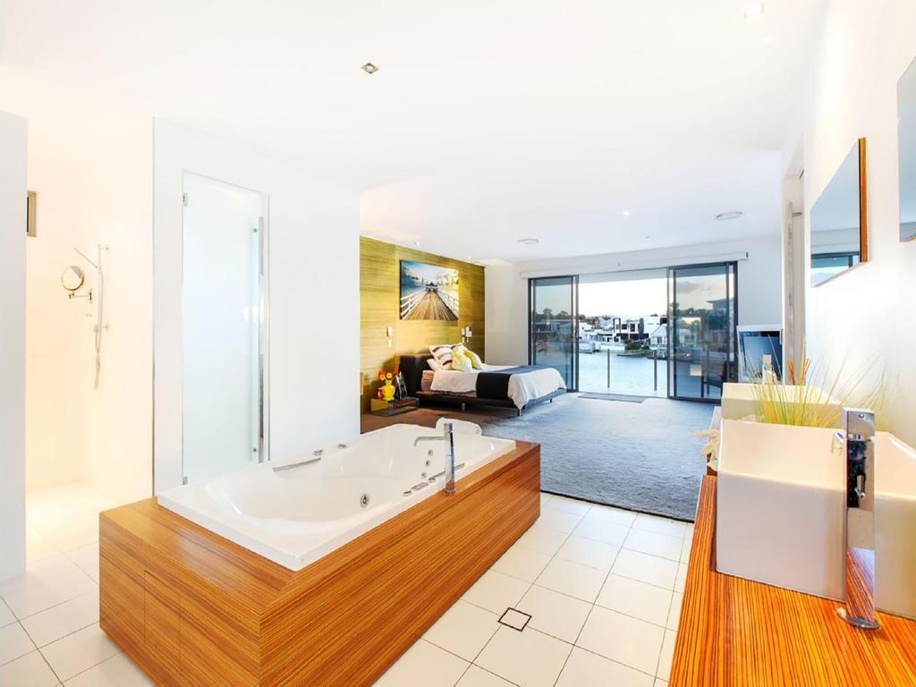Luxury Waterfront Gold Coast