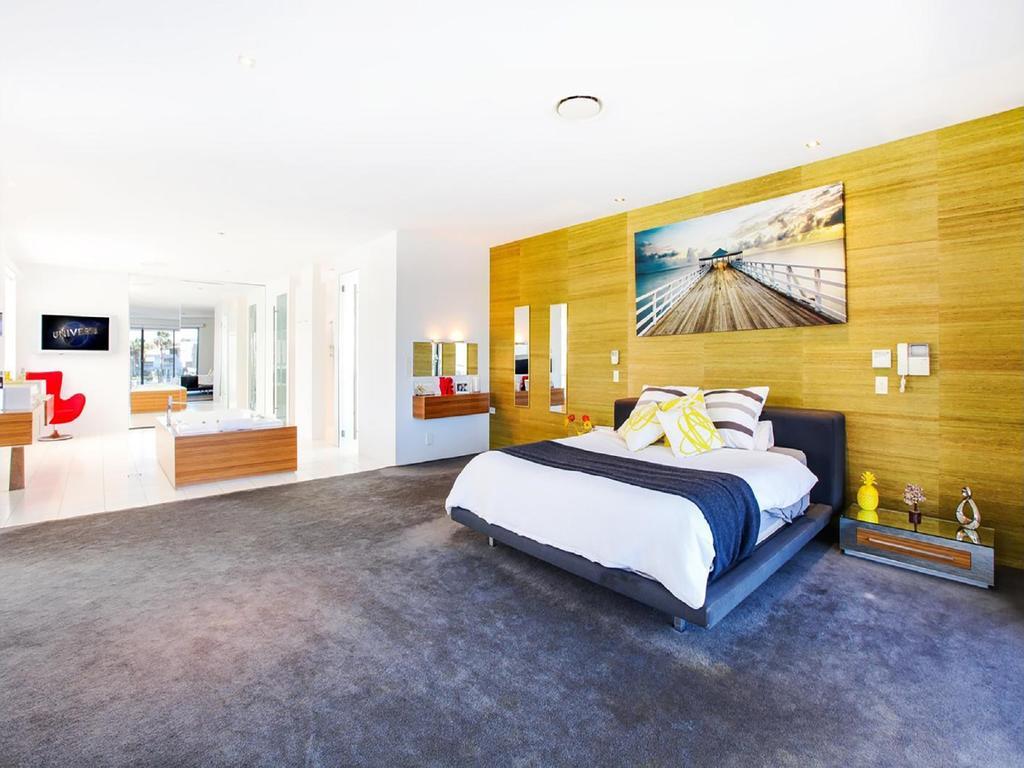 Luxury Waterfront 5* Gold Coast