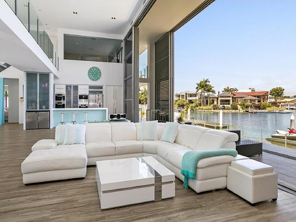 Luxury Waterfront Guest house Gold Coast