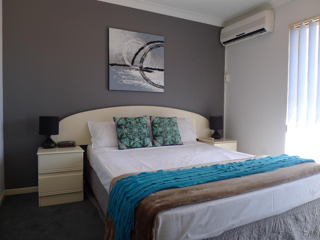 Santana Surfers Paradise Gold Coast
