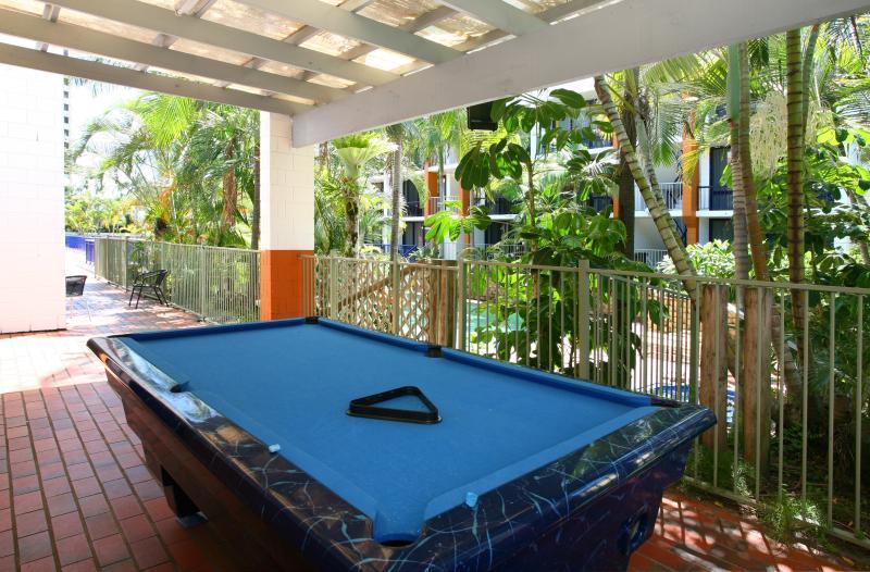 Club Surfers Aparthotel