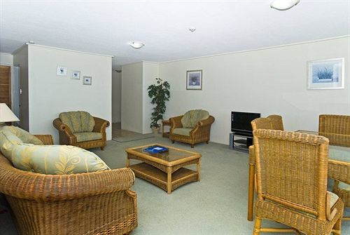 Centrepoint Aparthotel 3*