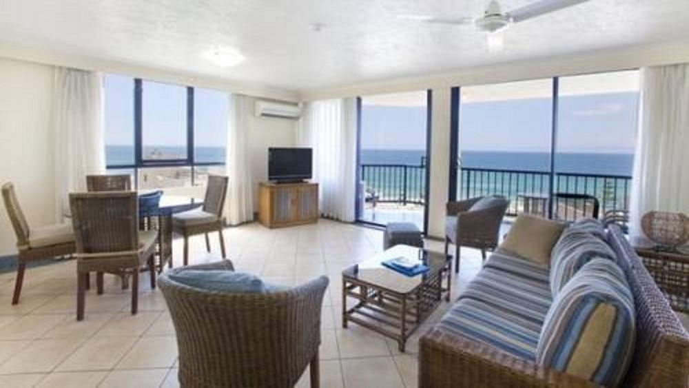 Surf Regency Aparthotel 3*