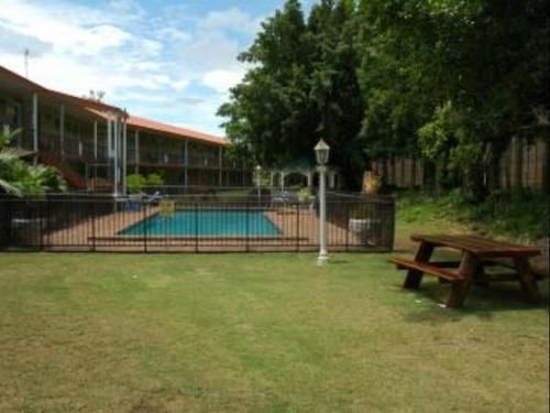 Coomera Motor 3*