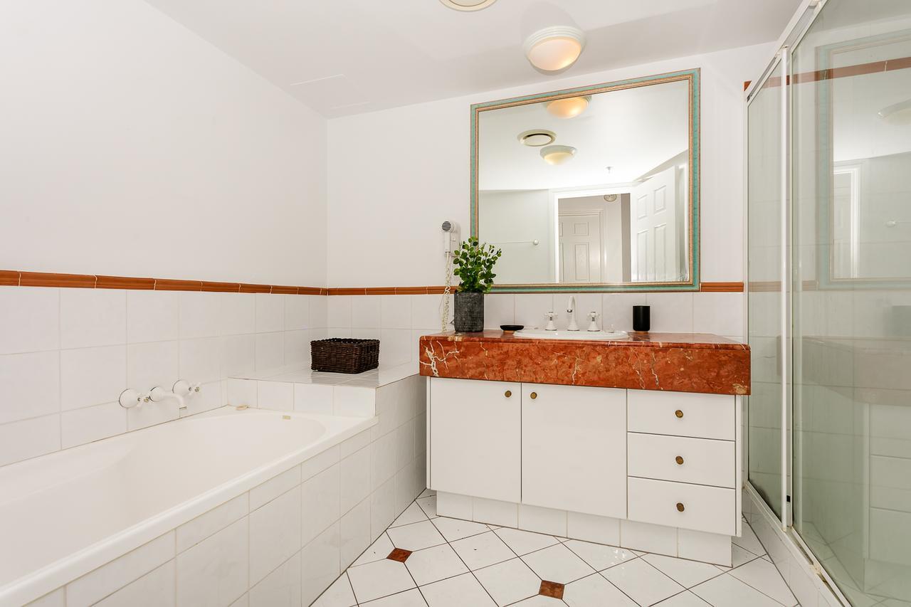 Pelicanstay In Surfers Paradise