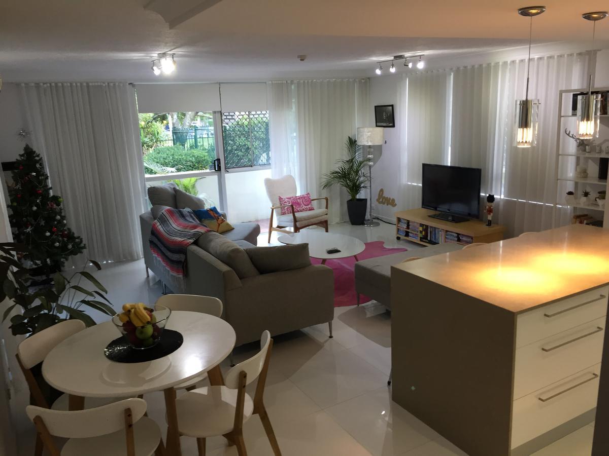 Apartment Beachside Beauty At Burleigh Pavilion!