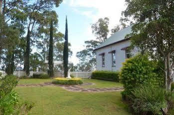 Hilltop On Tamborine Guest house 4*