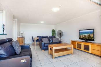 Hotel Columbia On Rainbow Bay Gold Coast