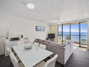 Hotel Columbia On Rainbow Bay 4*