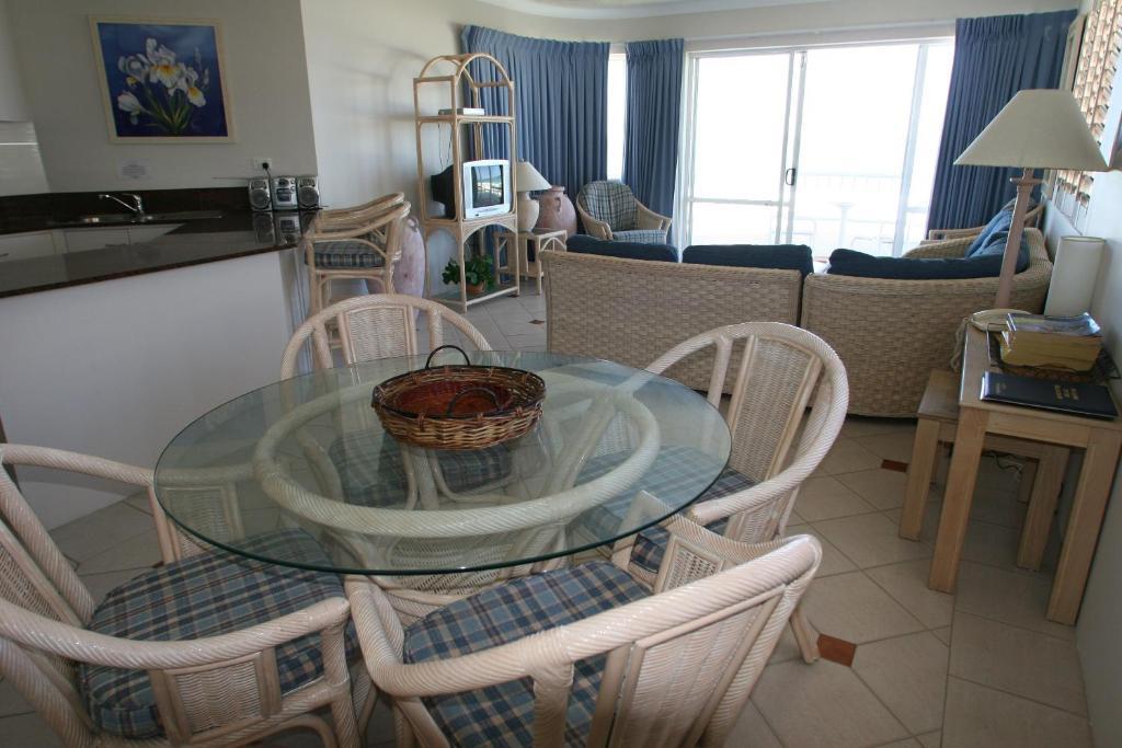 Paros On The 3* Gold Coast
