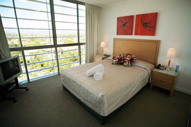 Ultiqa Freshwater Point Broadbeach 4* Gold Coast