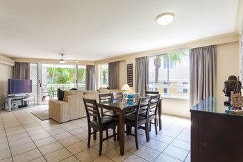 Hotel La Grande Broadbeach 4*