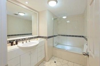 Hotel La Grande Broadbeach 4*