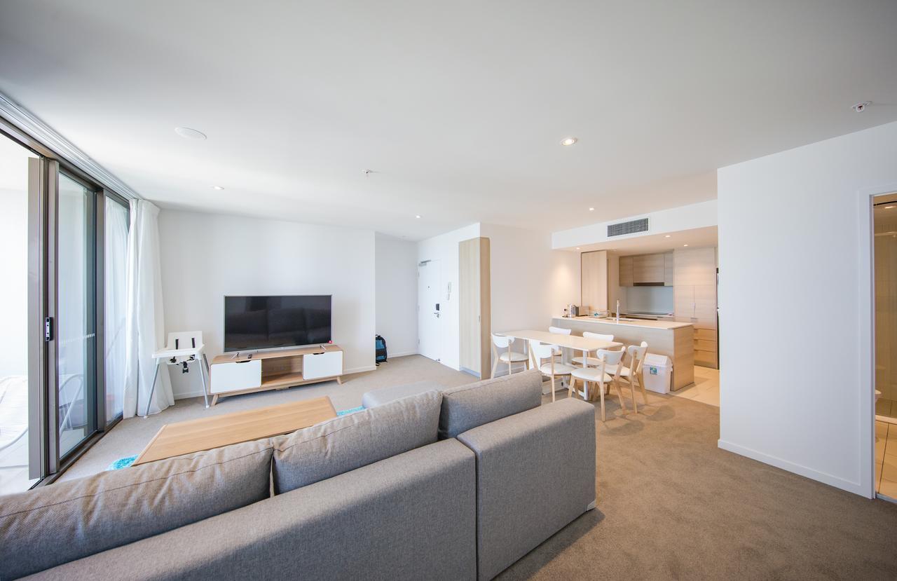 Dayday Premier At 2663 Hwy, Broadbeach * Gold Coast