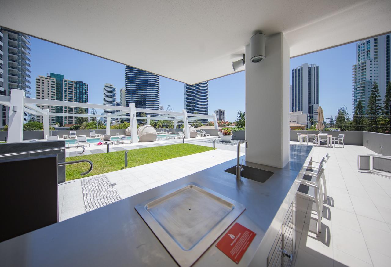 Dayday Premier At 2663 Hwy, Broadbeach * Gold Coast