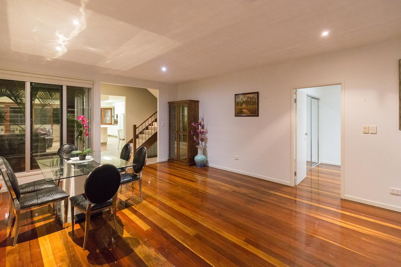 Spacious House In Heart Of Surfers Paradise Holiday home Gold Coast