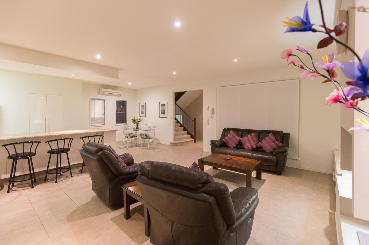 Spacious House In Heart Of Surfers Paradise Holiday home Gold Coast