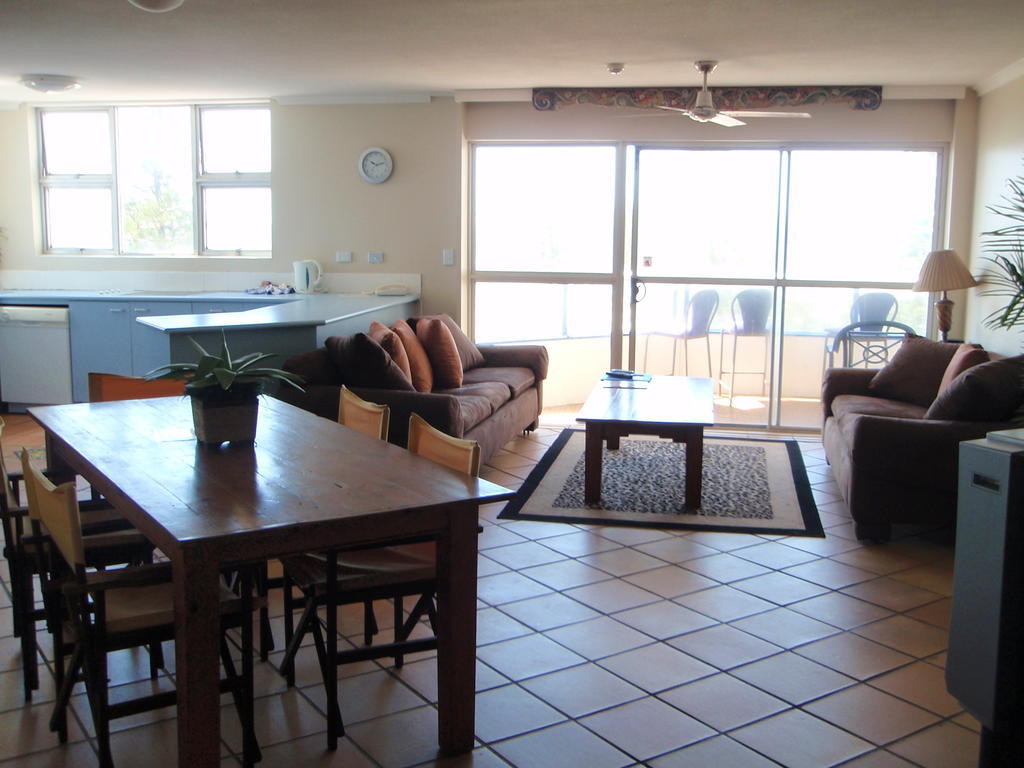 Grosvenor Beachfront Surfers Paradise