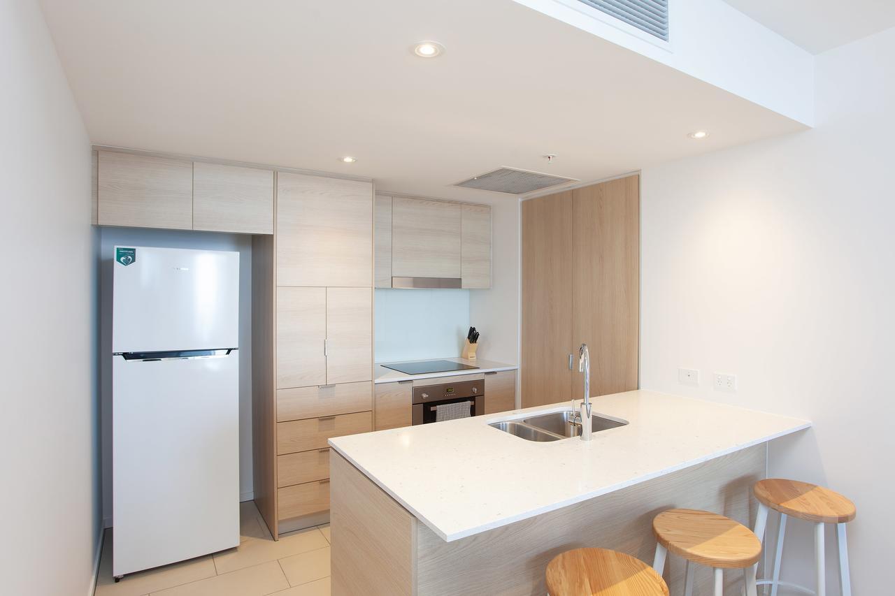 High Floor Ocean View Suites Broadbeach Apartment