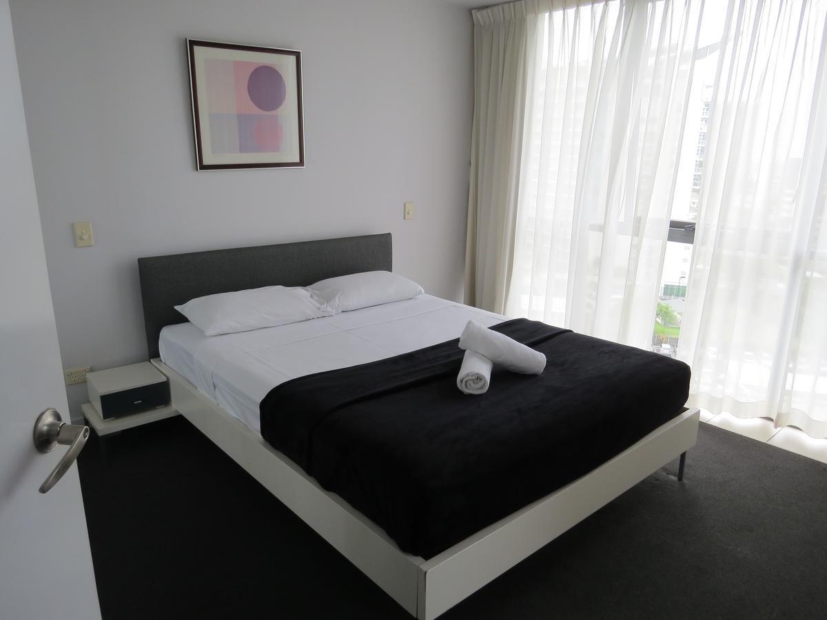 Ipanema Surfers Paradise 4*