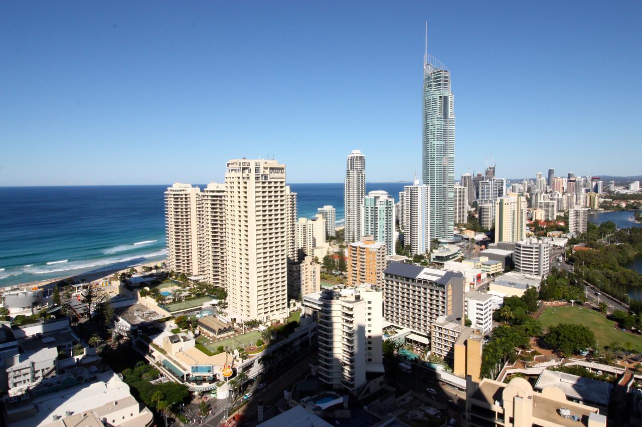 Cavill Avenue Luxury Private Apartment