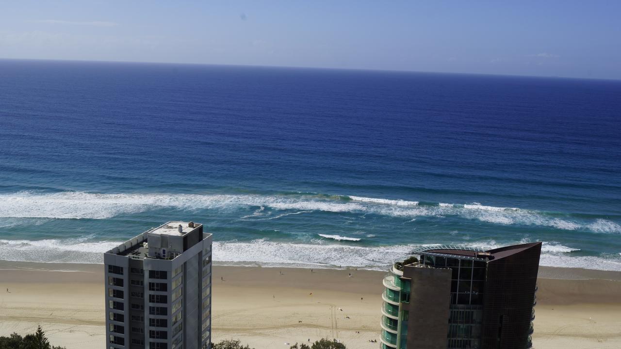 Private With Ocean Views At Q1 Apartment *