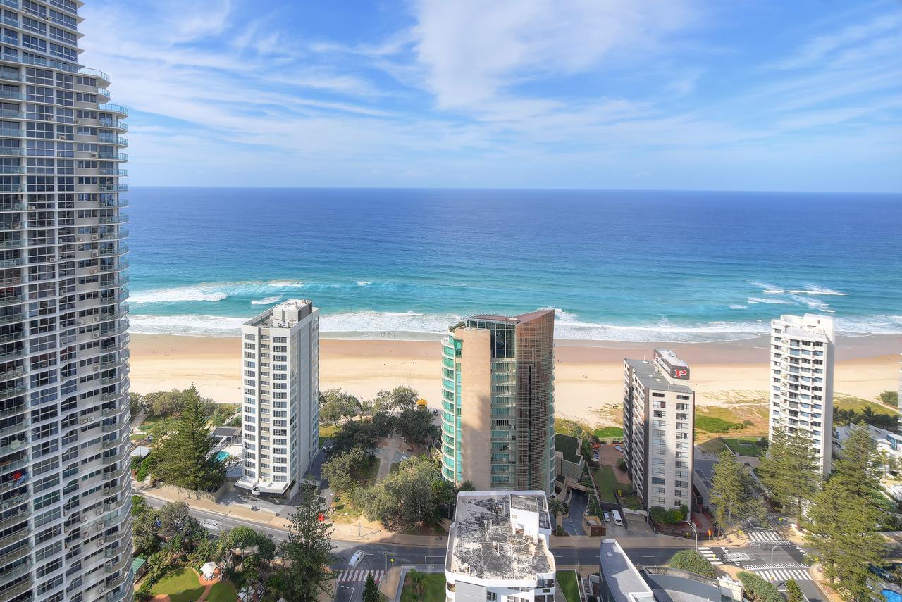 Private With Ocean Views At Q1 Apartment