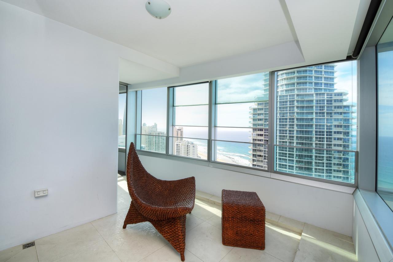 Private With Ocean Views At Q1 Apartment *