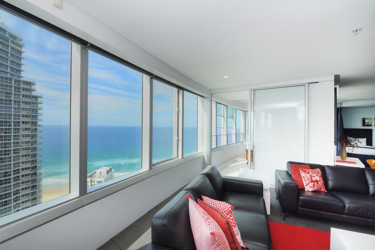 Private With Ocean Views At Q1 Apartment