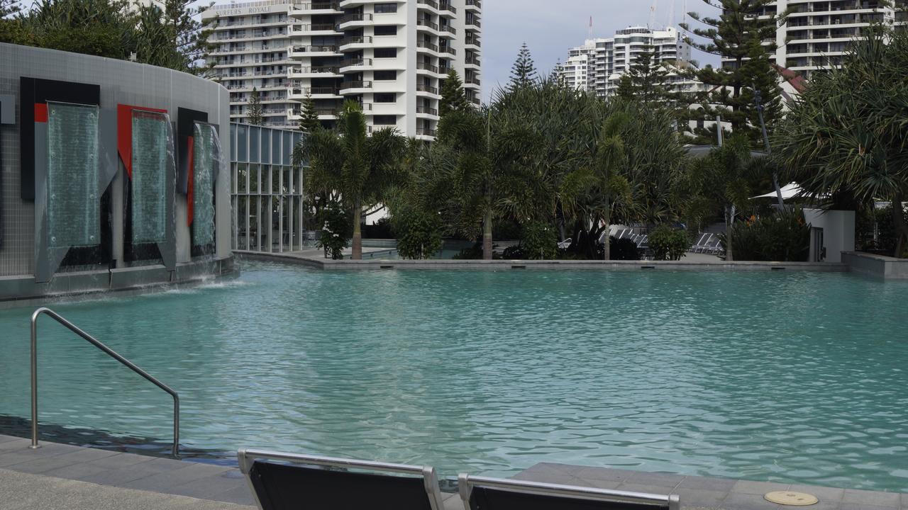 Private With Ocean Views At Q1 Apartment